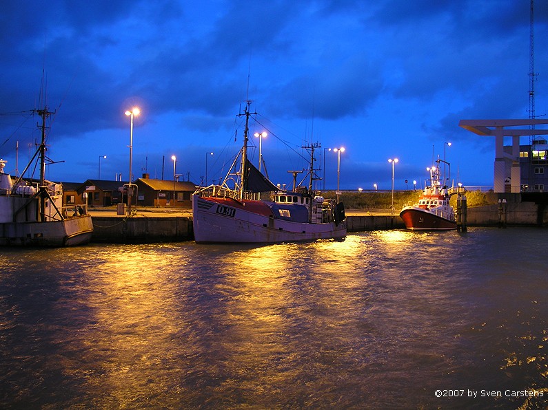 Hafen von Hvide Sande am Abend