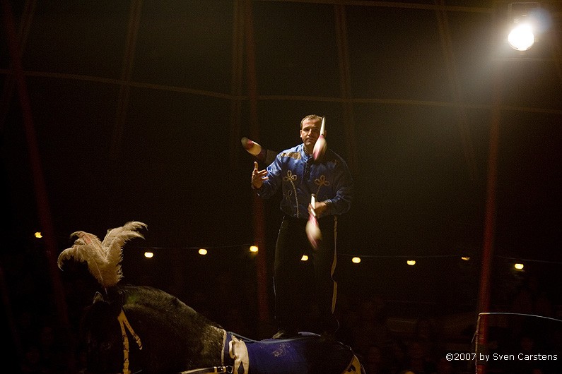 Jongleur im Zirkus Kaiser